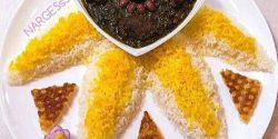 تزیین برنج مجلسی بدون قالب با رنگ غذا و زعفران در دیس بیضی