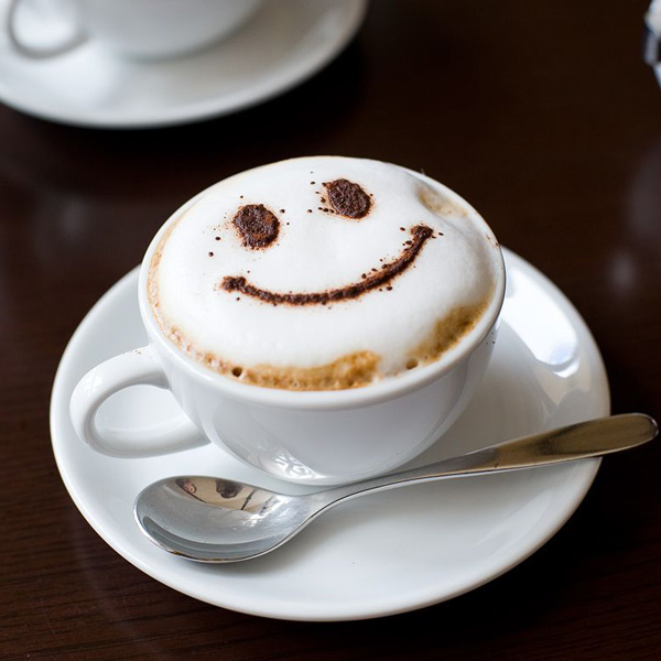 تزیین قهوه با کف شیر و سس شکلات + تزیین قهوه با شابلون