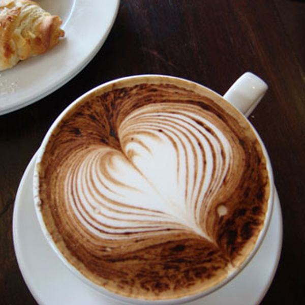 تزئین قهوه ریختن قهوه تزیین قهوه با کف شیر تزیین قهوه با سس شکلات وسایل تزیین قهوه اموزش شکل دادن روی قهوه کف روی قهوه تزیین نسکافه تزیین قهوه با پودر کاکائو و خامه عکس قهوه تلخ و کتاب برای پروفایل