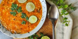 تزیین سوپ جو پرک با جعفری و زرشک +‌ تزیین سوپ شیر با خامه