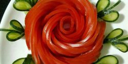 مدل تزیین گوجه ساده به شکل گل و پروانه + تزیین گوجه خیارشور