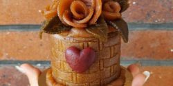 تزیین لواشک کادویی و یلدا به شکل پاپیون و گل با سیخ چوبی