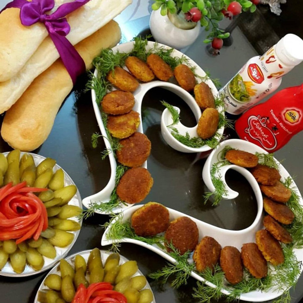 تزیین فلافل با کاهو تزیین فلافل در ظرف تزیین ساندویچ فلافل برای تولد تزیین فلافل با سیخ چوبی تزیین فلافل برای مهمانی تزیین فلافل با نان تست