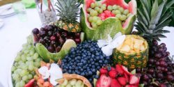 تزیین میوه شب یلدا ساده و جدید در سینی برای مدرسه و عروس