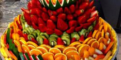 تزیین میوه شب یلدا ساده و جدید در سینی برای مدرسه و عروس
