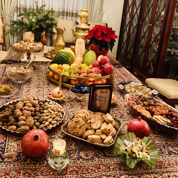تزیین شب یلدا برای عروس  تزیین شب یلدا برای مدرسه تزیین شب یلدا ۱۴۰۰ تزیین میز شب یلدا ساده و شیک تزیین شب یلدا برای عروس اینستاگرام تزیین پالتوی عروس شب یلدا تزیین شب یلدا سنتی