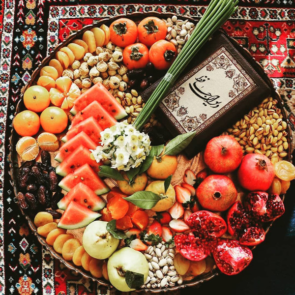 تزیین شب یلدا برای عروس  تزیین شب یلدا برای مدرسه تزیین شب یلدا ۱۴۰۰ تزیین میز شب یلدا ساده و شیک تزیین شب یلدا برای عروس اینستاگرام تزیین پالتوی عروس شب یلدا تزیین شب یلدا سنتی