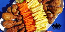 تزیین مرغ سوخاری مجلسی با سیب زمینی و برنج برای مهمانی