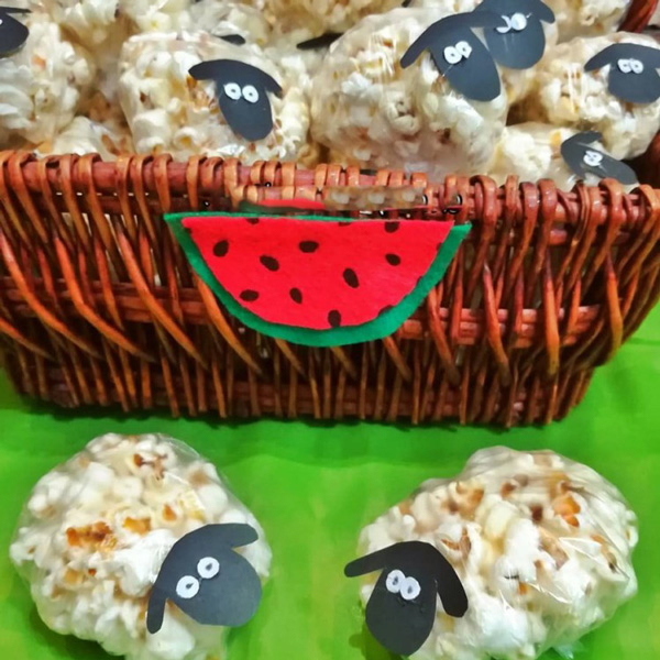 کیک شب یلدا برای مدرسه  ژله شب یلدا برای مدرسه جشن شب یلدا کلاس اول پفیلا تزیین شب یلدا برای مدرسه عکس شب یلدا برای دانش اموزان نمایش شب یلدا در مدرسه تم شب یلدا برای کلاس اول شب یلدای دانش آموزان