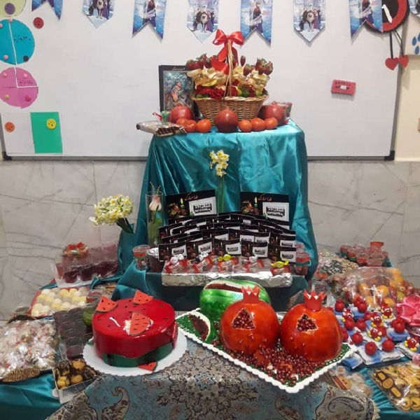 کیک شب یلدا برای مدرسه  ژله شب یلدا برای مدرسه جشن شب یلدا کلاس اول پفیلا تزیین شب یلدا برای مدرسه عکس شب یلدا برای دانش اموزان نمایش شب یلدا در مدرسه تم شب یلدا برای کلاس اول شب یلدای دانش آموزان