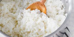 بوی سوختگی برنج با چی میره + از بین بردن بوی سوختگی برنج