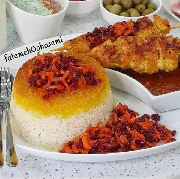 تزیین برنج ساده و زیبا تزیین برنج با زعفران و زرشک و مرغ تزیین برنج بدون قالب تزیین برنج در دیس بیضی تزیین برنج با رنگ غذا تزیین برنج عروس تزیین برنج مجلسی تزیین برنج با زعفران عکس