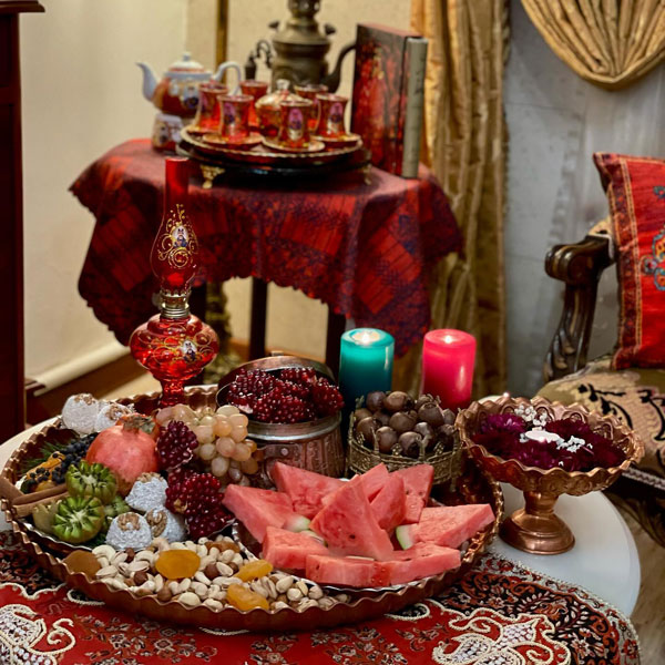 دیزاین شب یلدا ساده و شیک دیزاین شب یلدا برای عروس جدیدترین تزیینات شب یلدا تزیین سفره یلدا با برگ پاییزی سفره شب یلدا باکلاس سفره شب یلدا امسال