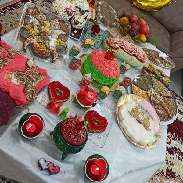 تزیین آجیل ساده و شیک تزیین اجیل در منزل تزیین اجیل در سینی گرد تزیین آجیل تک نفره تزیین آجیل عروس و داماد تزیین آجیل در تنگ شیشه ای