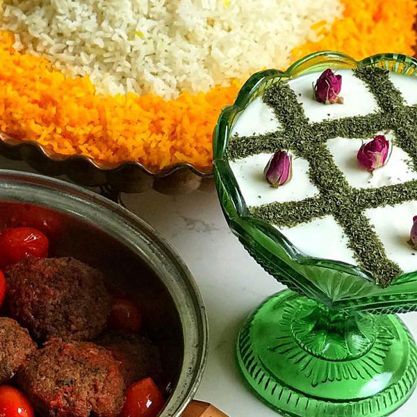 تزیین ماست برای مهمانی تزیین ماست در کاسه های کوچک تزیین ماست با نعناع تزیین ماست با گردو تزیین ماست با زعفران  تزیین ماست برای عروس