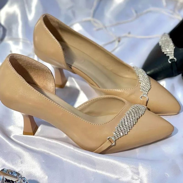 مدل کفش زنانه جدید برای عید مدل کفش رسمی زنانه کفش دخترانه برای عید ۱۴۰۲ کفش سال جدید مدل کفش ۱۴۰۲ اسپرت مدل کفش بیرونی دخترانه بدون پاشنه