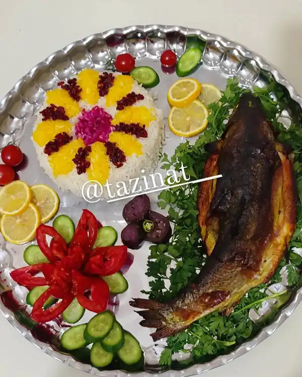 تزیین ماهی برای مهمانی تزیین ماهی سرخ شده با سیب زمینی تزیین دیس ماهی سرخ شده تزیین ماهی عروس دورچین ماهی قزل آلا عکس ماهی سرخ شده خانگی