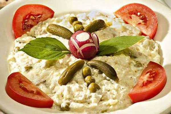 تزیین سالاد الویه ساده و شیک تزیین سالاد الویه ساده برای مدرسه تزیین سالاد الویه برای تولد دختر تزیین سالاد الویه با هویج و خیارشور تزیین سالاد الویه جدیدترین تزیین سالاد الویه با مرغ