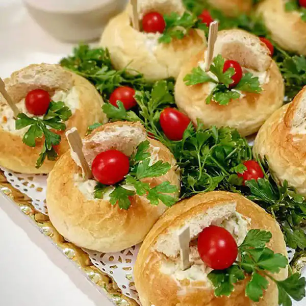 تزیین سالاد الویه ساده و شیک تزیین سالاد الویه ساده برای مدرسه تزیین سالاد الویه برای تولد دختر تزیین سالاد الویه با هویج و خیارشور تزیین سالاد الویه جدیدترین تزیین سالاد الویه با مرغ