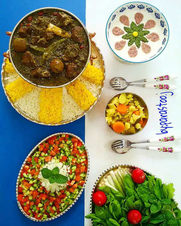 تزیین سالاد شیرازی تک نفره تزیین سالاد شیرازی در پیاله تزیین سالاد شیرازی در ظرف گرد تزیین سالاد شیرازی مجلسی شیک تزیین سالاد شیرازی ساده و شیک عکس سالاد شیرازی خانگی