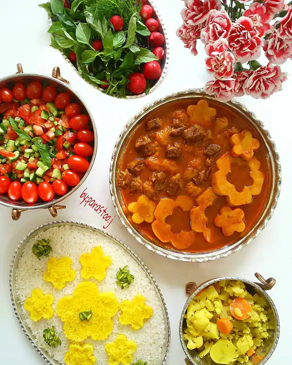 تزیین سالاد شیرازی تک نفره تزیین سالاد شیرازی در پیاله تزیین سالاد شیرازی در ظرف گرد تزیین سالاد شیرازی مجلسی شیک تزیین سالاد شیرازی ساده و شیک عکس سالاد شیرازی خانگی