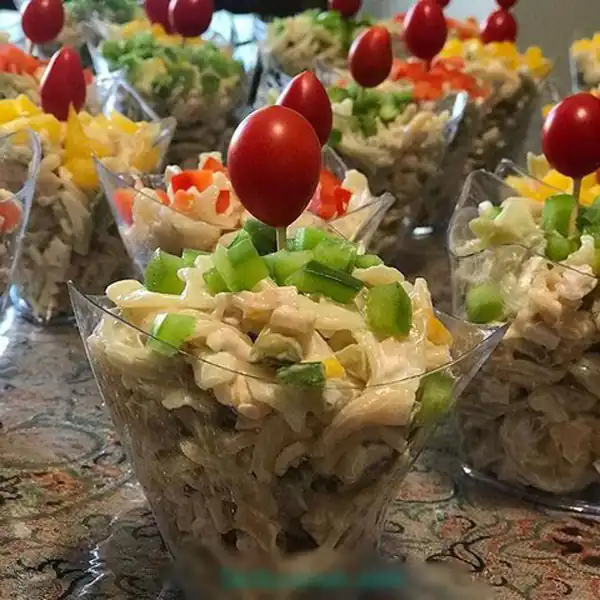 تزیین سالاد ماکارونی تک نفره برای مدرسه زیباترین تزیین سالاد ماکارونی تزیین سالاد ماکارونی با جعفری تزیین سالاد ماکارونی برای تولد بچه تزیین سالاد ماکارونی پروانه ای عکس تزیین سالاد ماکارونی ساده