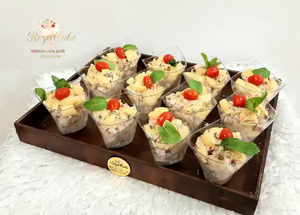 تزیین سالاد ماکارونی تک نفره برای مدرسه زیباترین تزیین سالاد ماکارونی تزیین سالاد ماکارونی با جعفری تزیین سالاد ماکارونی برای تولد بچه تزیین سالاد ماکارونی پروانه ای عکس تزیین سالاد ماکارونی ساده