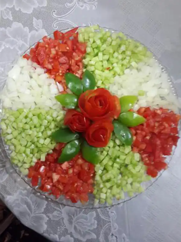 تزیین سالاد شیرازی برای مهمانی