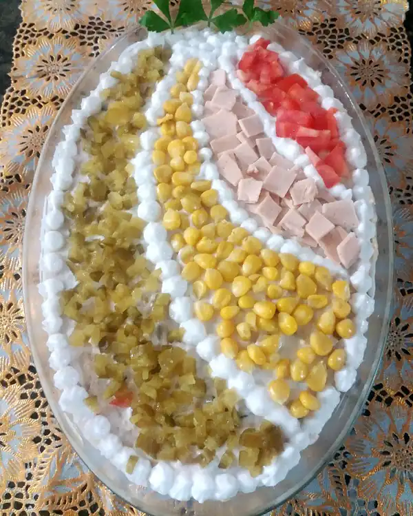 تزیین سالاد الویه با خیارشور