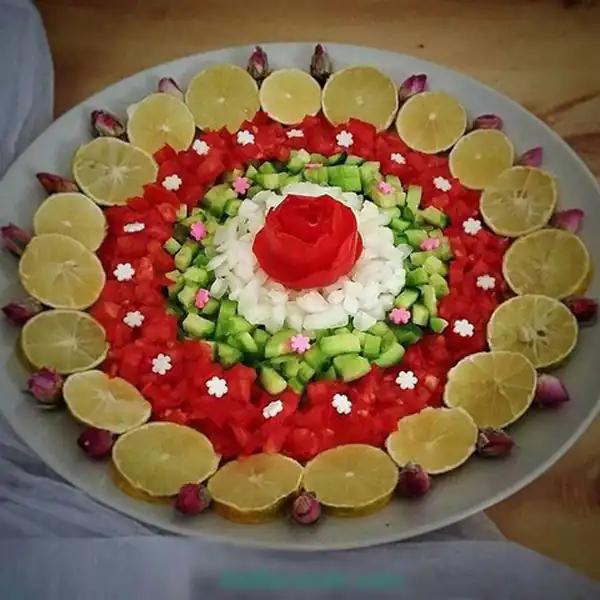تزیین سالاد شیرازی مخلوط