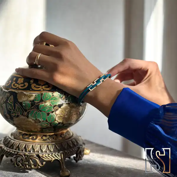 مدل دستبند طلا با بند چرمی