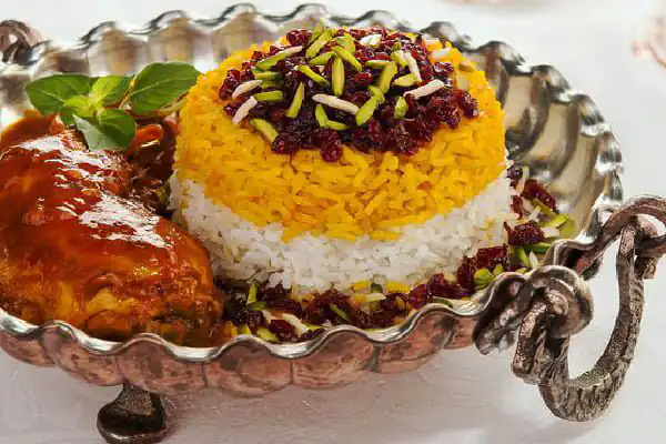 تزیین زرشک پلو با مرغ