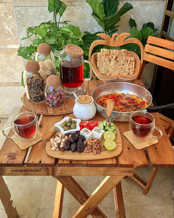 تزیین صبحانه با پنیر و گوجه و خیار
