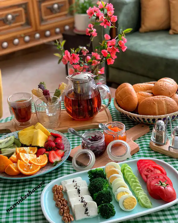چیدمان میز صبحانه