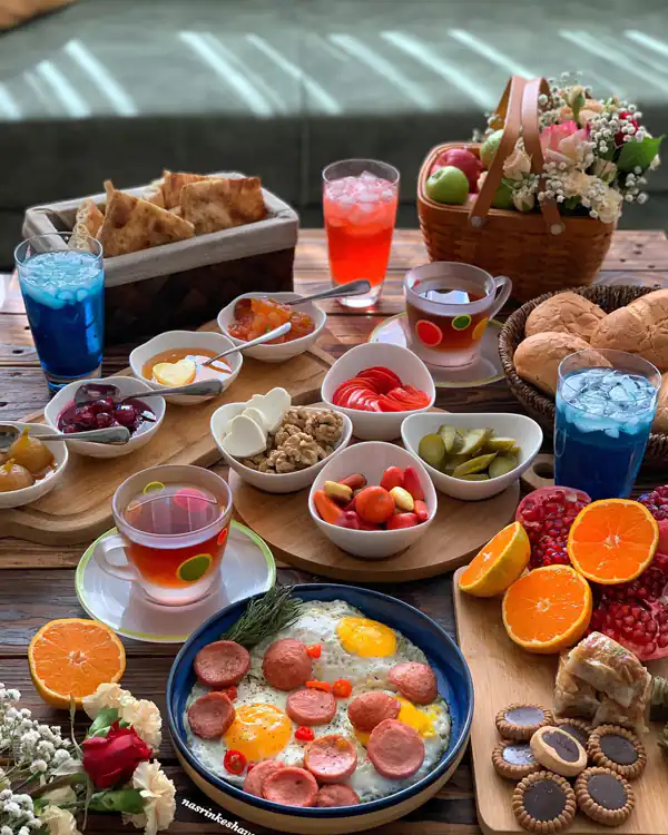 چیدمان میز صبحانه