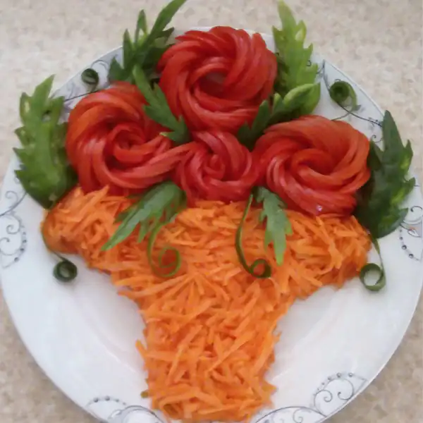 سفره آرایی با گوجه فرنگی