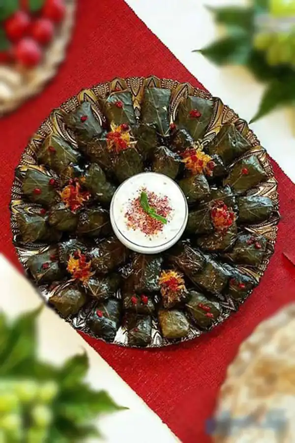 تزیین دلمه برگ مو برای مهمانی