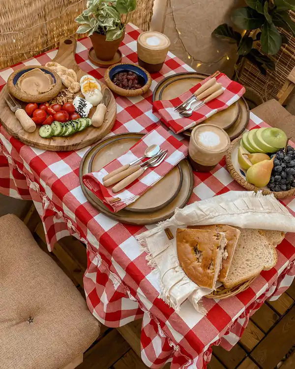 چیدمان میز صبحانه شیک