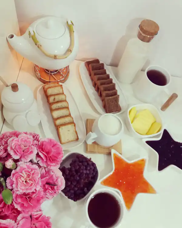 چیدمان میز صبحانه شیک