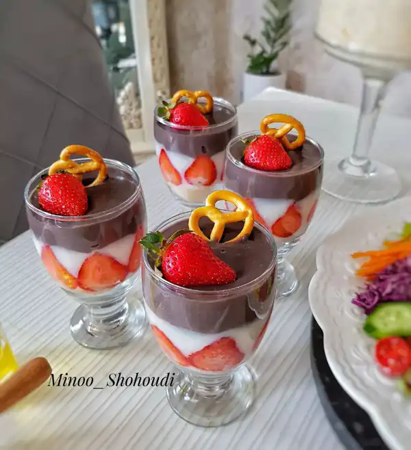 تزیین دسر با میوه