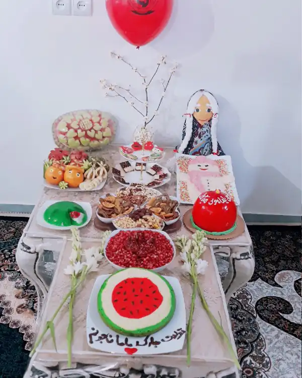 تزیین سفره شب یلدا لاکچری