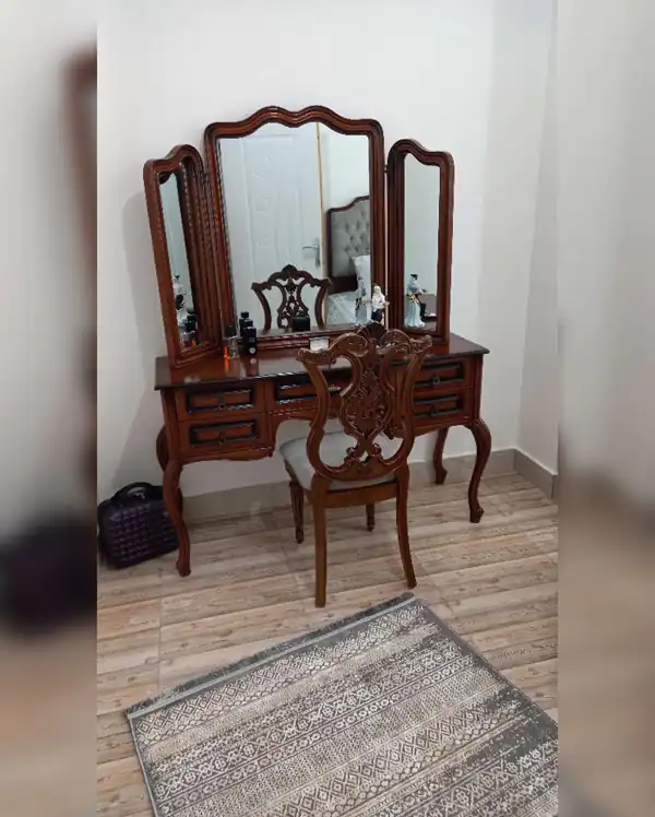 میز لوازم آرایش چوبی