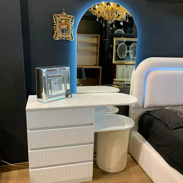 میز لوازم آرایش چوبی