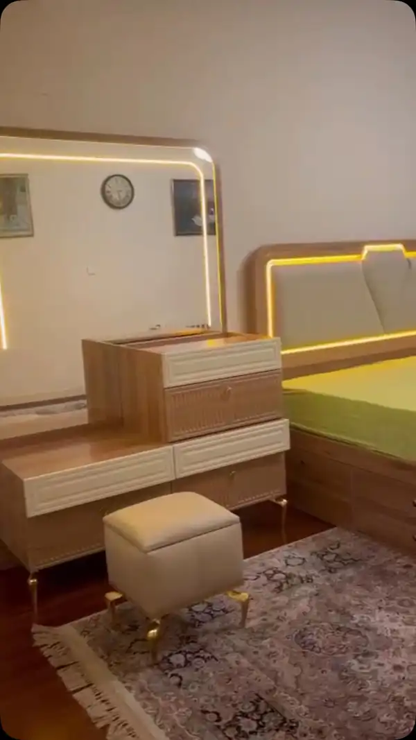 مدل میز آرایش چوبی مدرن