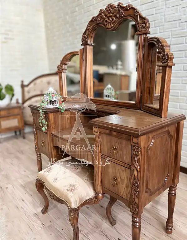 مدل میز آرایش چوبی ساده
