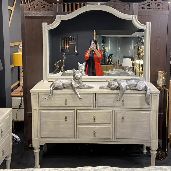 مدل میز آرایش چوبی ساده