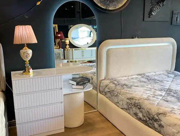 مدل میز آرایش چوبی ساده