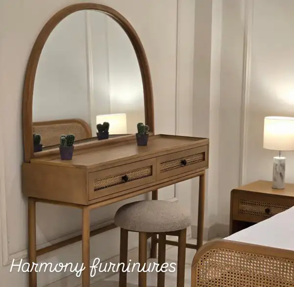 مدل میز آرایش چوبی ساده
