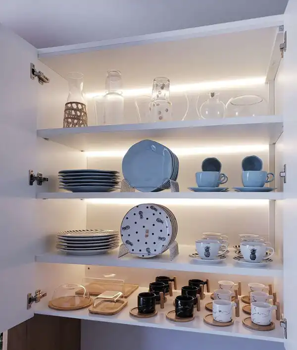 چیدمان اشپزخانه با کابینت کم