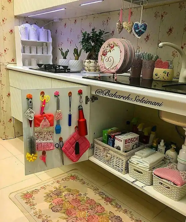 چیدمان داخل کابینت آشپزخانه ایرانی